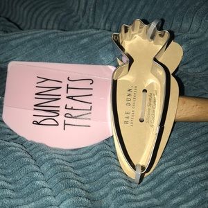 Rae Dunn Spatula & Carrot Cookie Cuter